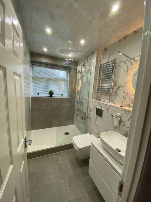 One Bedroom Flat In Chiswick W4 런던 외부 사진