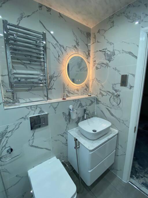 One Bedroom Flat In Chiswick W4 런던 외부 사진